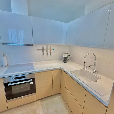T3 6 Personnes De 60m2 Au Coeur De Ville, Terrasse Et Parking Gratuit Saint-Raphael (Var)