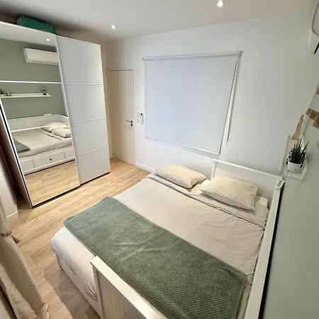 Apartment T3 6 Personnes De 60m2 Au Coeur De Ville, Terrasse Et Parking Gratuit Saint-Raphael (Var)