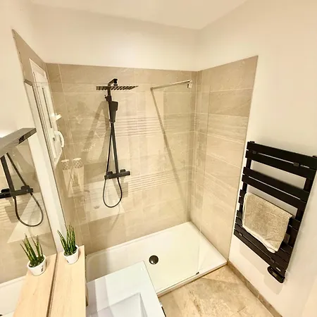 Apartment T3 6 Personnes De 60m2 Au Coeur De Ville, Terrasse Et Parking Gratuit